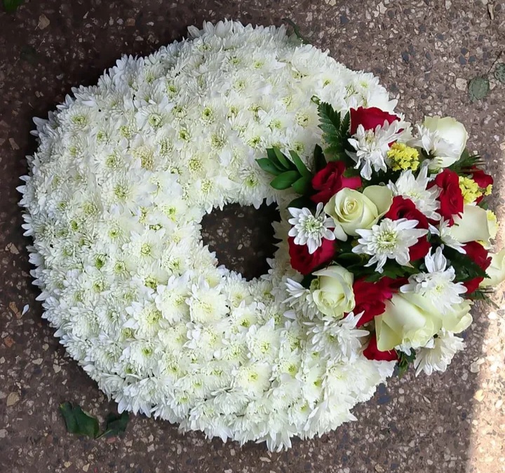 ROUND WREATH FOR FUNERAL